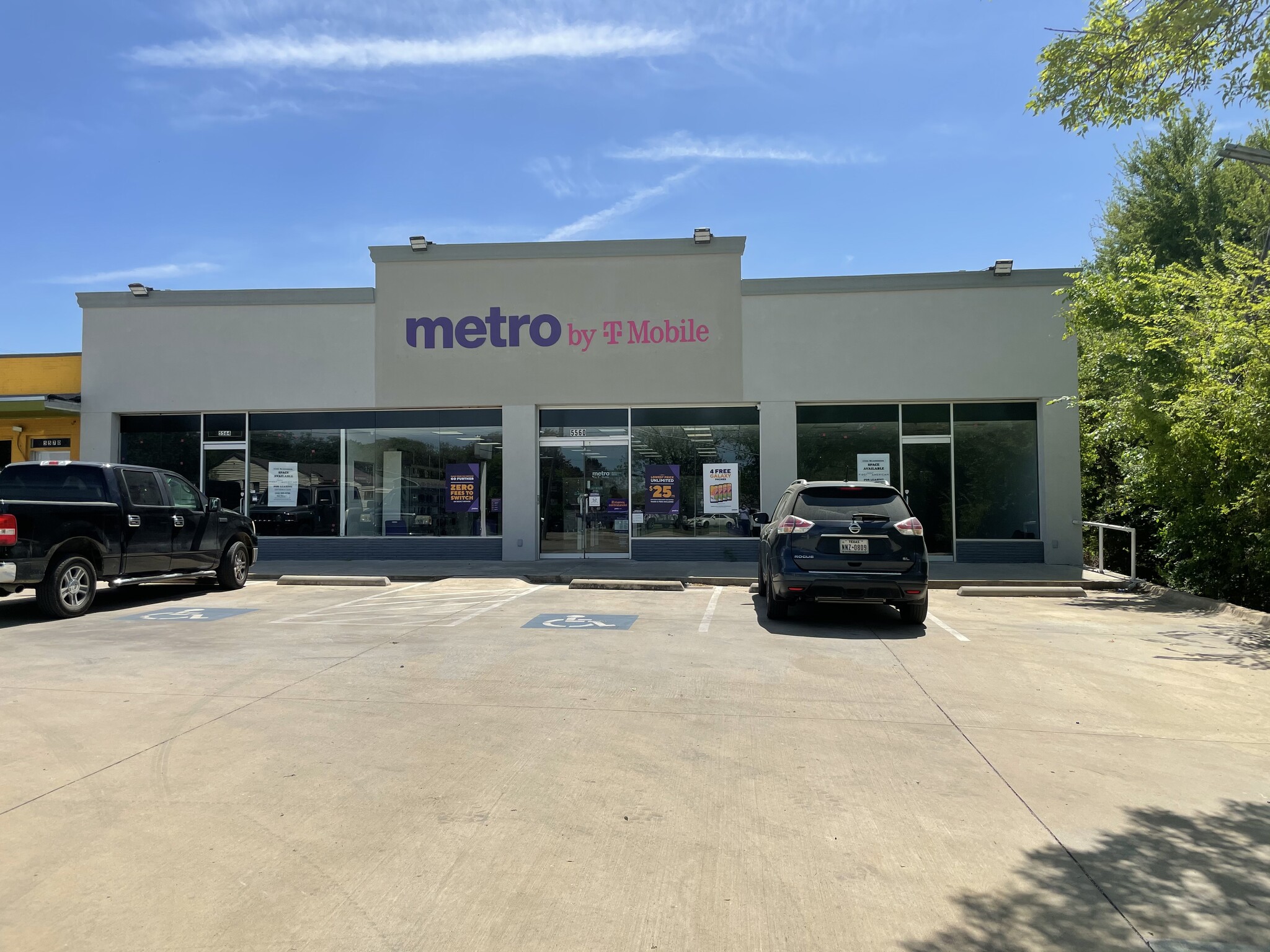 5560 Meadowbrook Dr, Fort Worth, TX for sale Primary Photo- Image 1 of 8