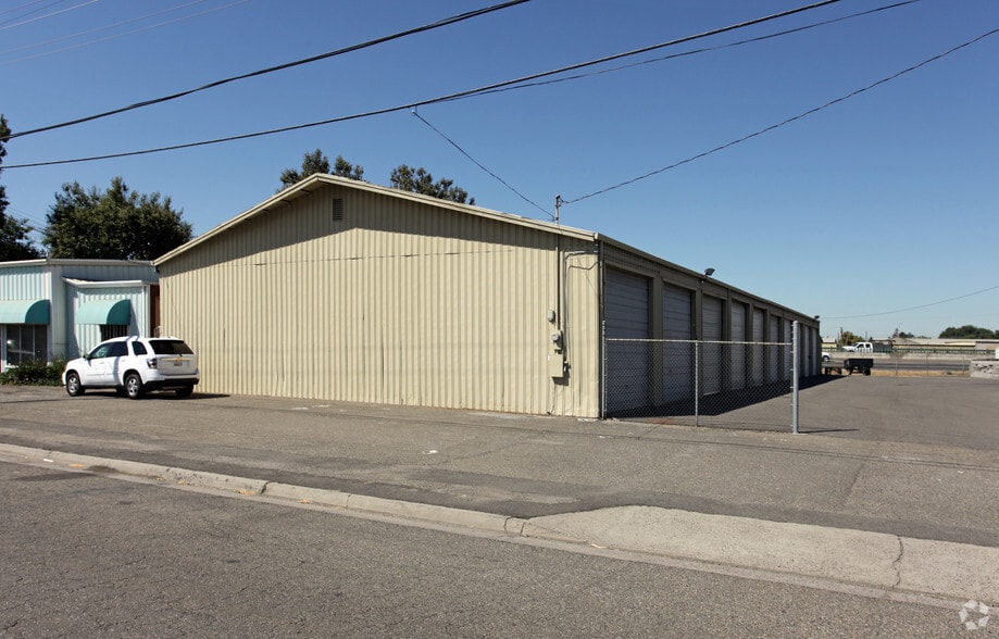 1337 Lone Palm Ave, Modesto, CA for lease - Building Photo - Image 2 of 8
