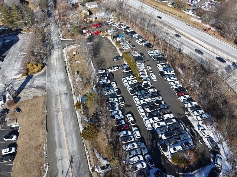 25 Smith St, Nanuet, NY à louer - Photo du bâtiment - Image 2 de 2