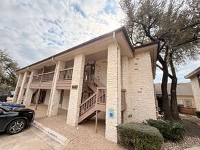 12343 Hymeadow Dr, Austin, TX à louer Photo du bâtiment- Image 1 de 10