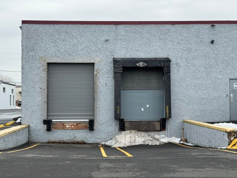 120 Commerce Rd, Carlstadt, NJ à louer - Photo du bâtiment - Image 2 de 4
