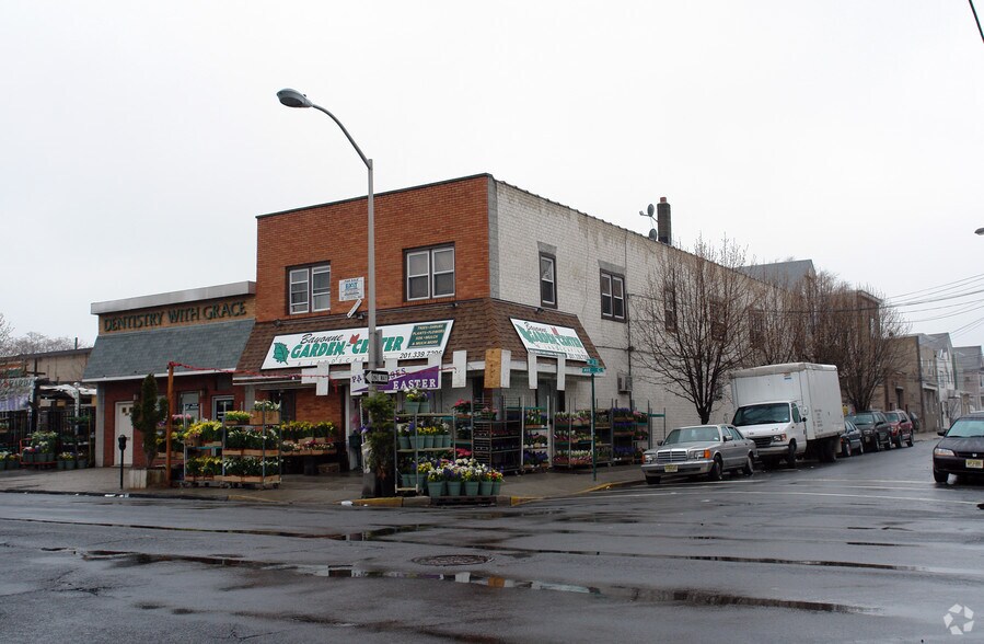 477 Avenue C, Bayonne, NJ à louer - Photo du bâtiment - Image 2 de 5