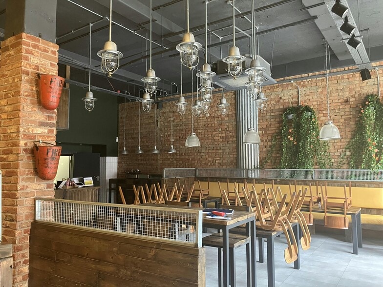 1-61 Bridge St, Peterborough for lease - Building Photo - Image 2 of 10