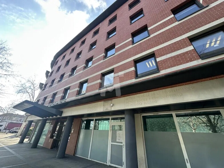 Office in Melun for lease - Building Photo - Image 2 of 10