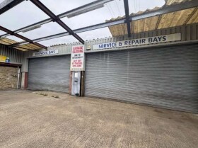 141–143 Wakefield Road Scissett portefeuille de 2 propriétés à vendre sur LoopNet.ca - Photo du bâtiment - Image 3 de 7