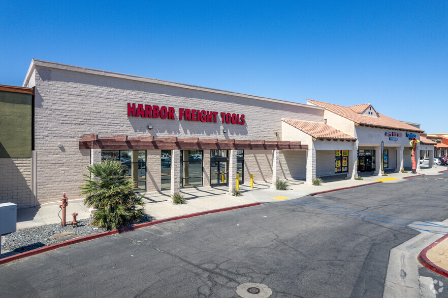 31833 Date Palm Dr, Cathedral City, CA for lease - Primary Photo - Image 1 of 7