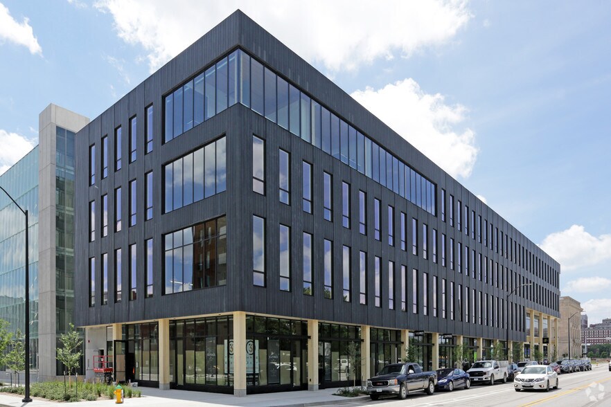 111 E Grand Ave, Des Moines, IA à louer - Photo du bâtiment - Image 2 de 9