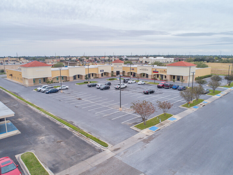 4104-4162 Crosspoint Blvd, Edinburg, TX for lease - Building Photo - Image 1 of 3