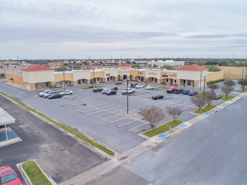 4104-4162 Crosspoint Blvd, Edinburg, TX à louer Photo du bâtiment- Image 1 de 4