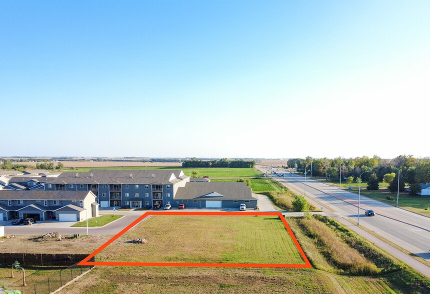 1442 Tiger Way pl, Harrisburg, SD à vendre - Photo du bâtiment - Image 3 de 5