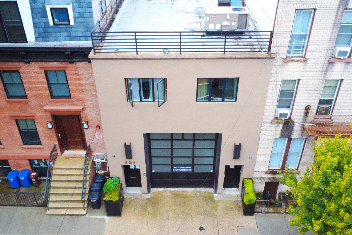 5-28 51st Ave, Long Island City, NY à vendre Photo du bâtiment- Image 1 de 10