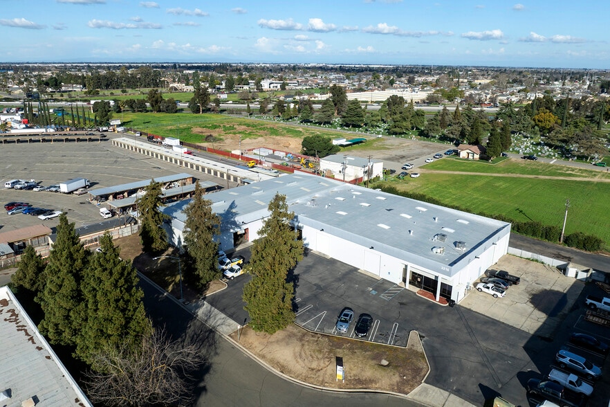 2216 Cedarvale Dr, Ceres, CA for lease - Building Photo - Image 3 of 15