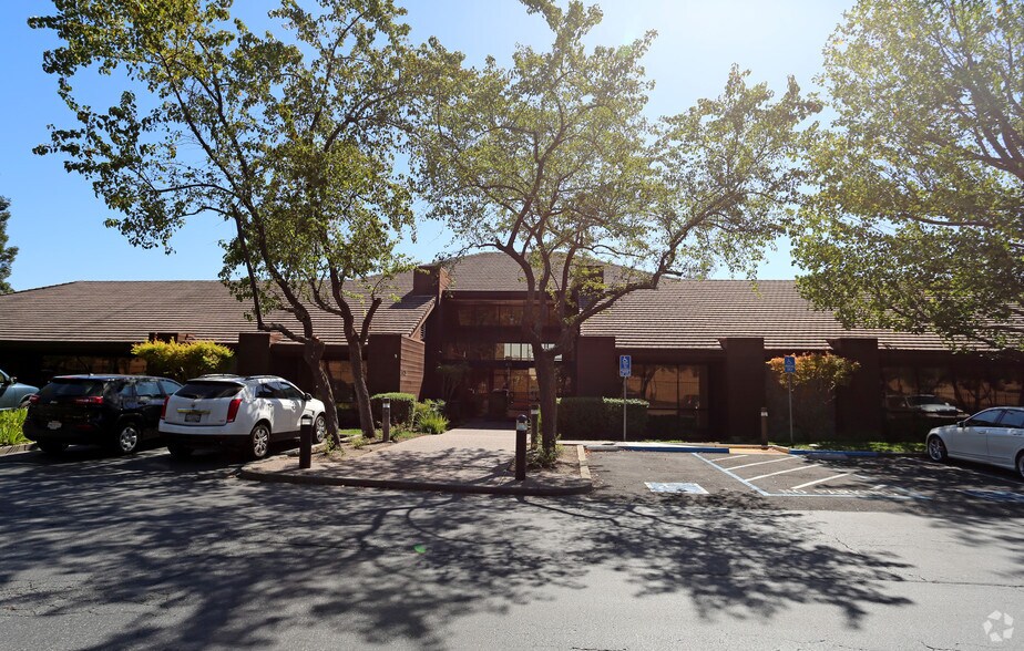 4125 Blackhawk Plaza Cir, Danville, CA à louer - Photo du bâtiment - Image 3 de 4