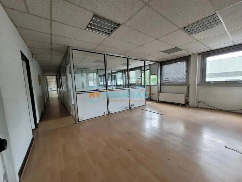 Flex in Fontenay-sous-Bois for lease - Interior Photo - Image 3 of 12