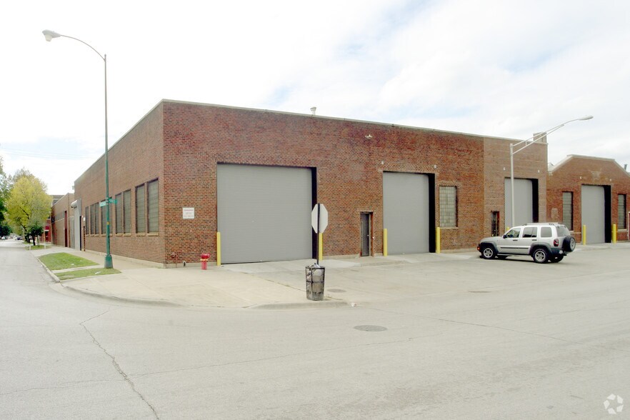 4401 W Kinzie St, Chicago, IL à louer - Photo principale - Image 3 de 4