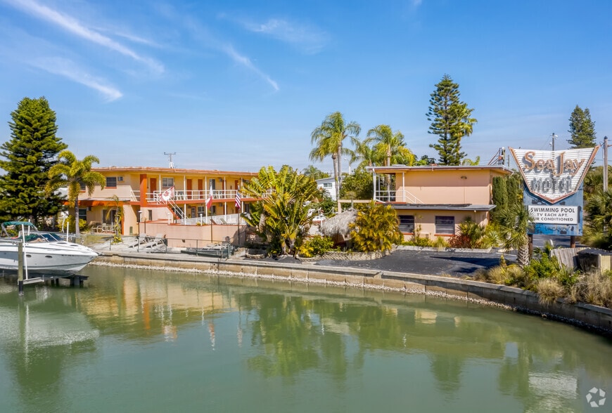 11240 1st St, Treasure Island, FL for sale - Primary Photo - Image 1 of 19