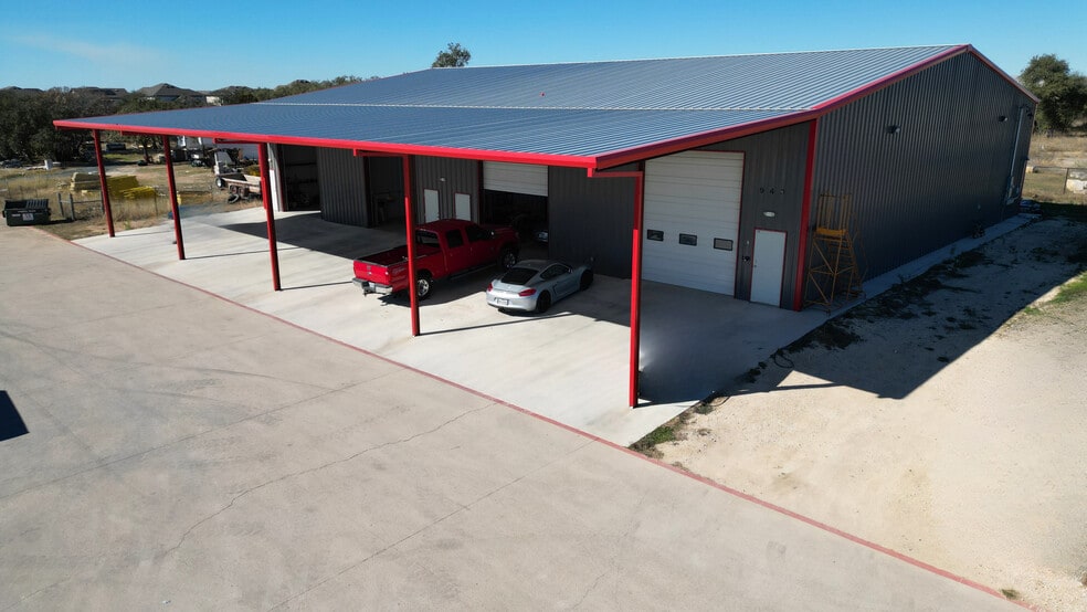 941 US-183 Hwy, Liberty Hill, TX à louer - Photo du bâtiment - Image 3 de 11