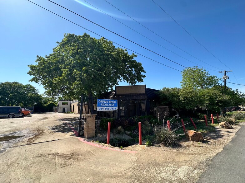 11359 Kline Dr, Dallas, TX à louer - Photo du bâtiment - Image 2 de 12