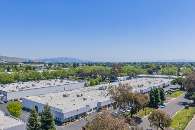 Plus de détails pour 1495-1497 Zephyr Ave, Hayward, CA - Industriel à louer