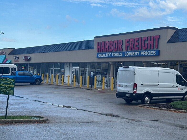 1640 75th, Downers Grove, IL à louer - Photo du bâtiment - Image 3 de 3