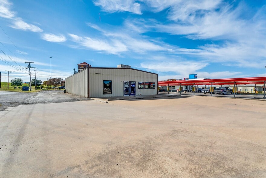 1481 E Main St, Eastland, TX for sale - Building Photo - Image 3 of 11