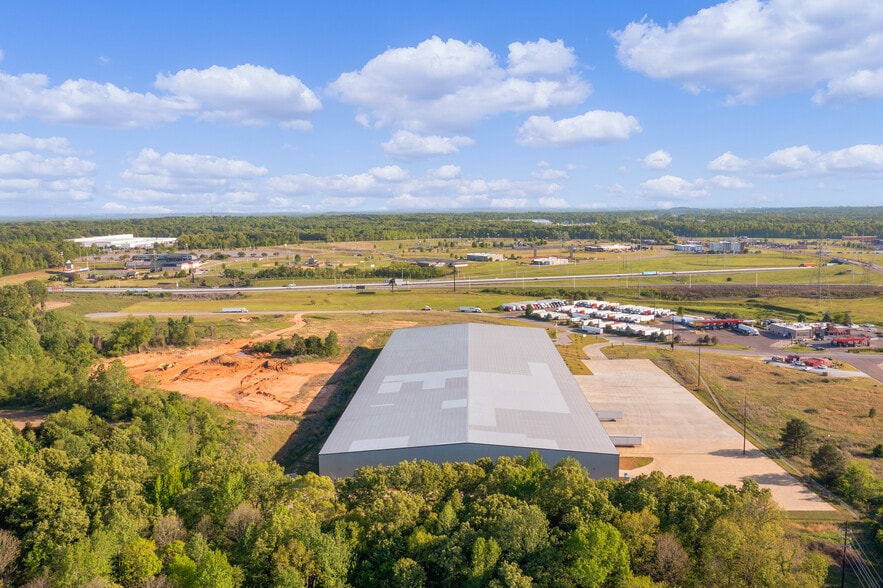 79 Sand Pebble Dr, Jackson, TN for lease - Building Photo - Image 2 of 4