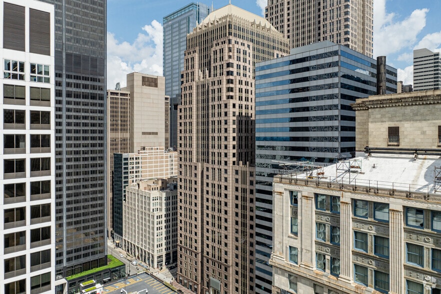 222 W Adams St, Chicago, IL for lease - Primary Photo - Image 1 of 23