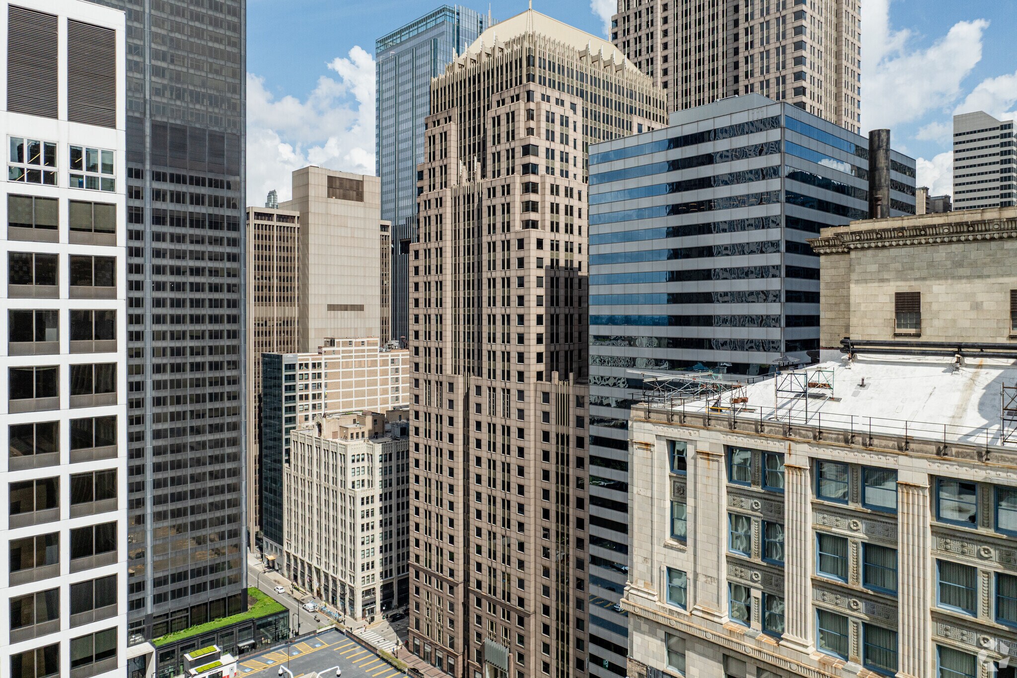 222 W Adams St, Chicago, IL for lease Primary Photo- Image 1 of 24