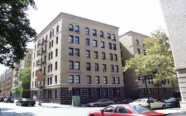 751 Walton Ave, Bronx, NY à vendre - Photo du bâtiment - Image 3 de 3