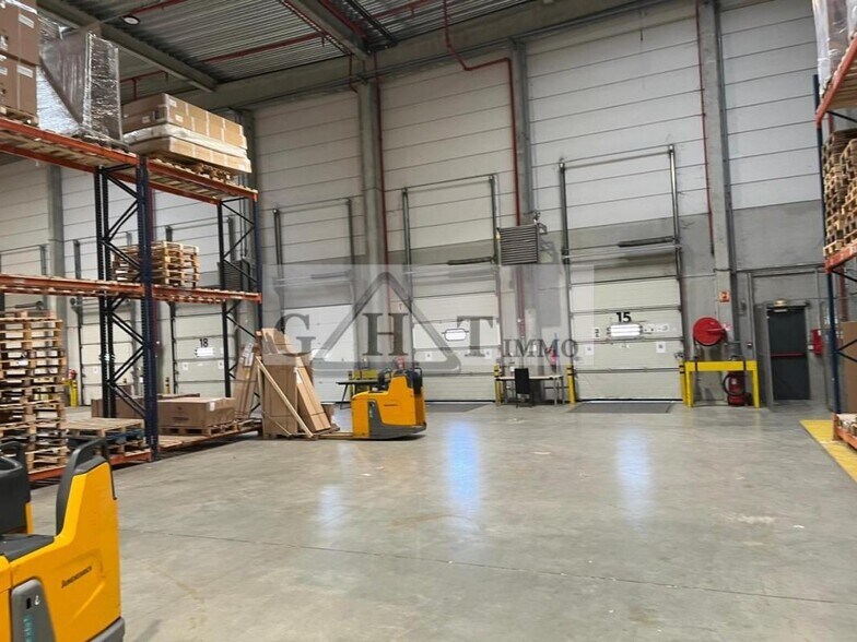 Industrial in Pierrelaye for lease - Interior Photo - Image 3 of 4