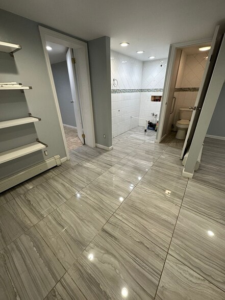 2422 Cornaga Ave, Far Rockaway, NY for lease - Interior Photo - Image 2 of 5