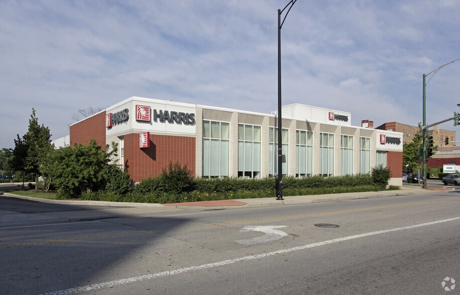 2196 N Elston Ave, Chicago, IL for sale - Building Photo - Image 2 of 2