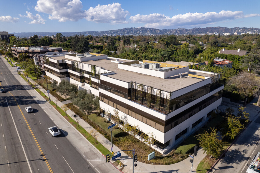 4525 Wilshire Blvd, Los Angeles, CA à louer - Photo du bâtiment - Image 2 de 9