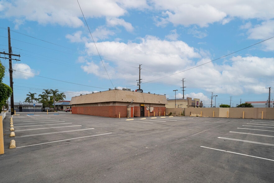 14318 Western ave, Gardena, CA for lease - Building Photo - Image 2 of 17
