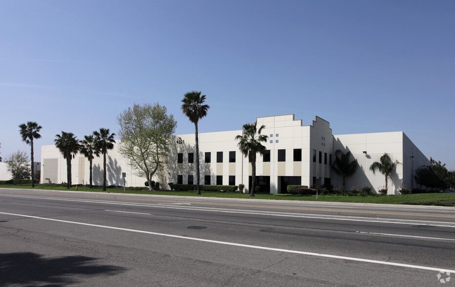4225 Etiwanda Ave, Jurupa Valley, CA for lease - Building Photo - Image 3 of 4