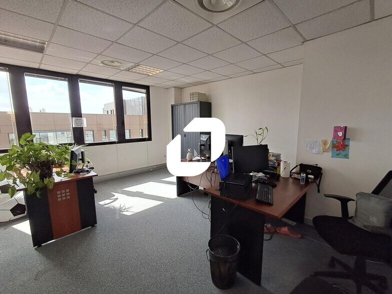 Bureau dans Arcueil à vendre - Photo du bâtiment - Image 3 de 22