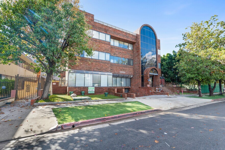 14546 Hamlin St, Van Nuys, CA à louer - Photo du bâtiment - Image 3 de 31