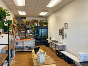 100-108 NE Bend River Mall Dr, Bend, OR à louer Photo intérieure- Image 2 de 3