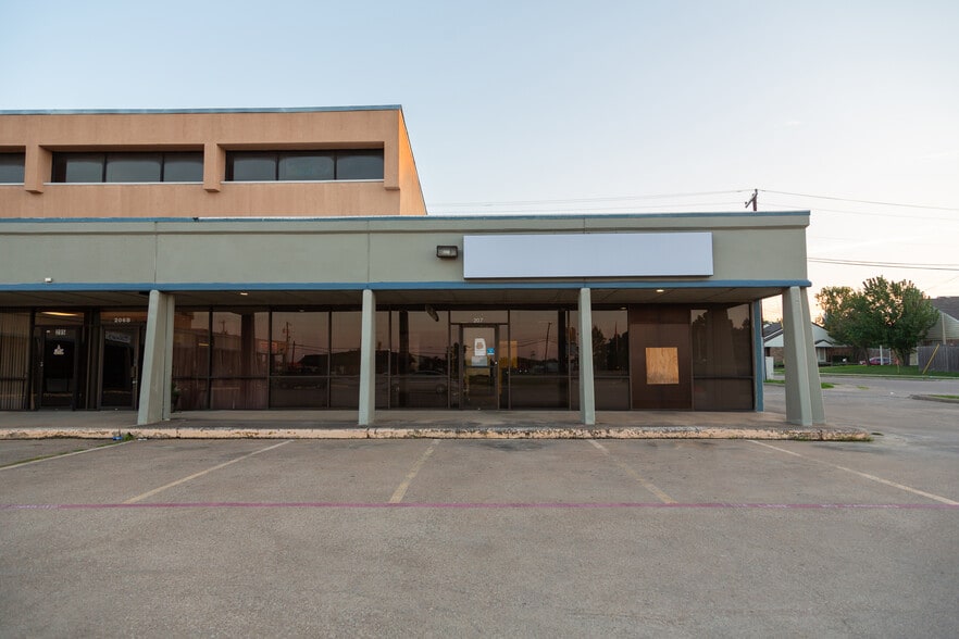 801 Kearney St W, Mesquite, TX for lease - Building Photo - Image 1 of 4