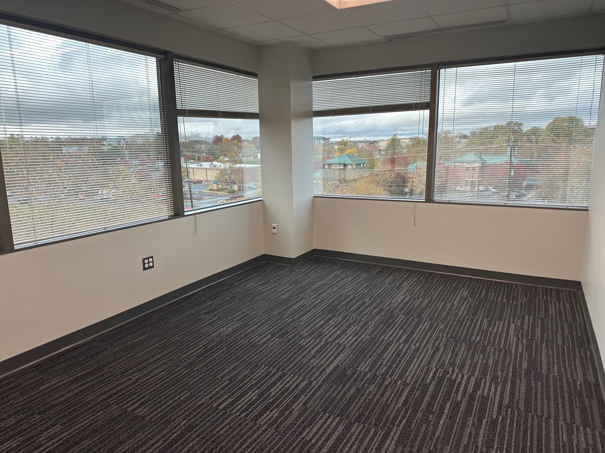 12850 Middlebrook Rd, Germantown, MD à louer Photo intérieure- Image 1 de 6