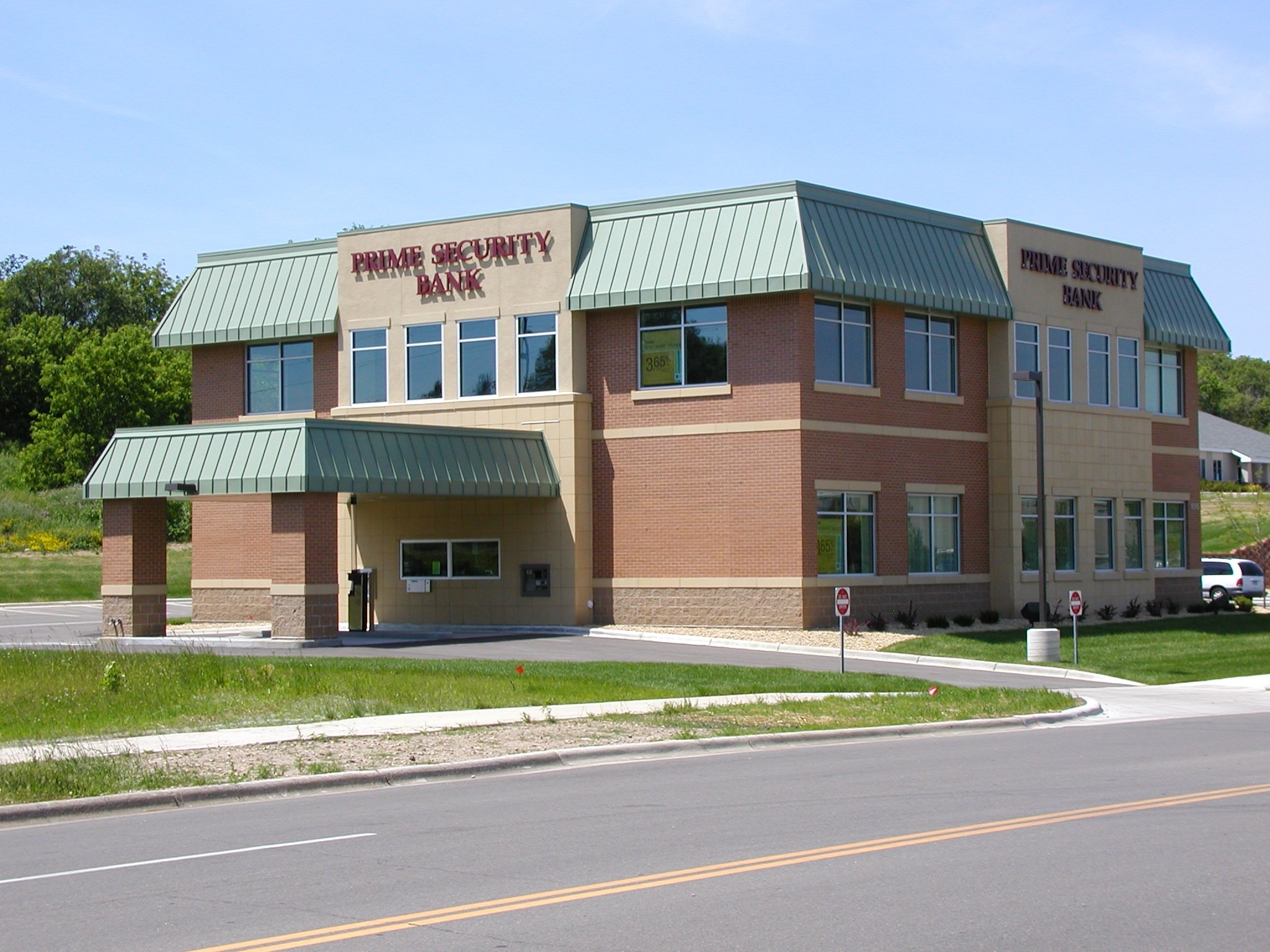 1595 Thomas Center Dr, Eagan, MN for lease Primary Photo- Image 1 of 10