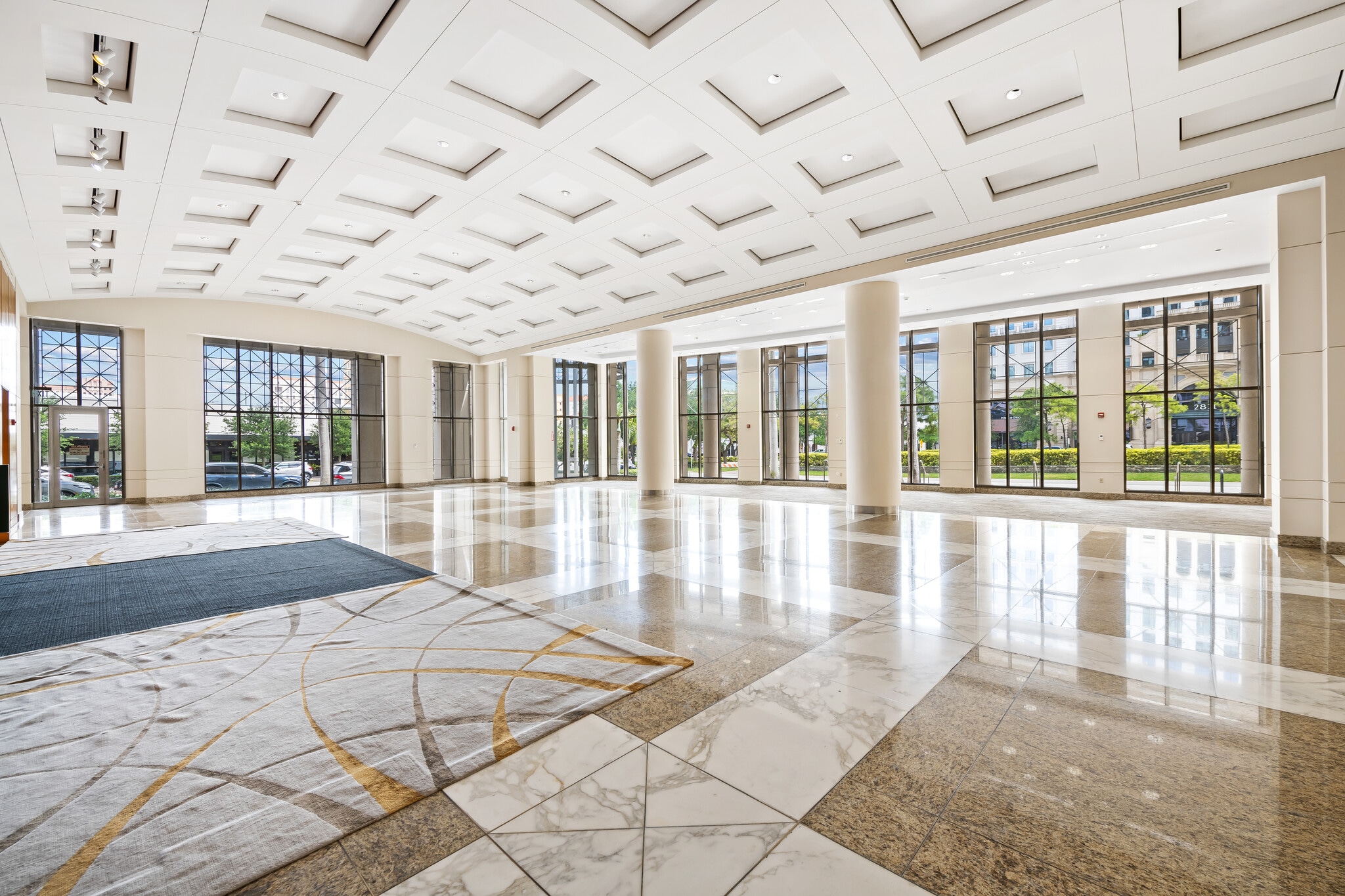 2800 Ponce de Leon Blvd, Coral Gables, FL for lease Interior Photo- Image 1 of 12