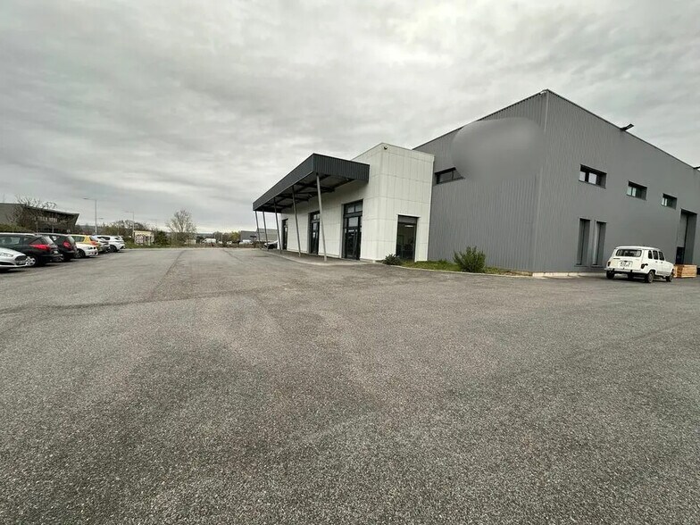 Flex in Nîmes for lease - Building Photo - Image 1 of 11