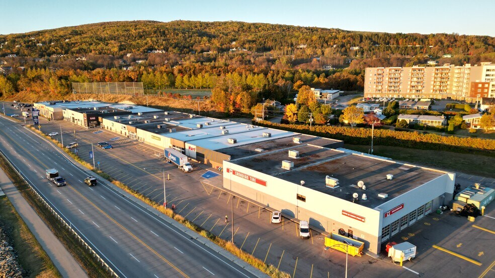 153-375 Boul De Comporté, La Malbaie, QC à louer - Photo du bâtiment - Image 2 de 4