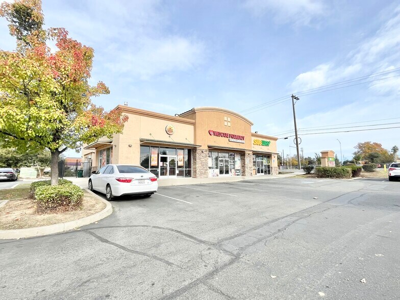 4845 Watt Ave, North Highlands, CA à louer - Photo du bâtiment - Image 2 de 14