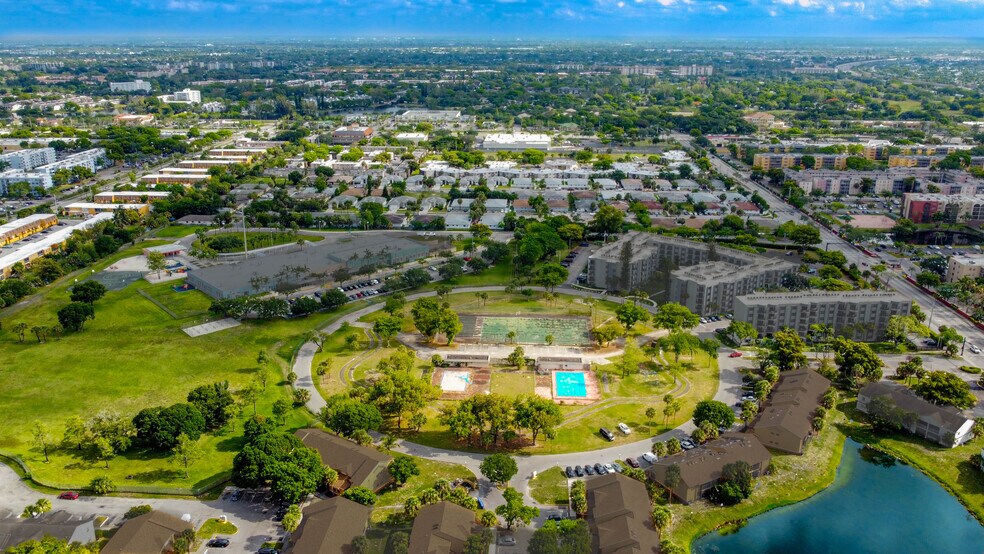2599 NW 56th Ave, Lauderhill, FL à vendre - Aérien - Image 1 de 4