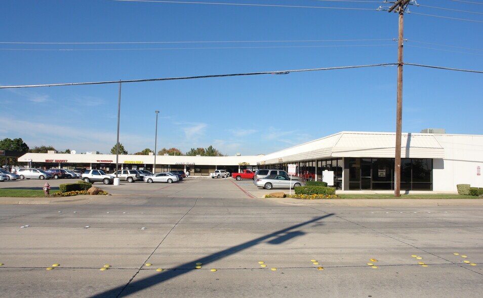 2101 Bedford Rd, Bedford, TX à louer - Photo du bâtiment - Image 2 de 5