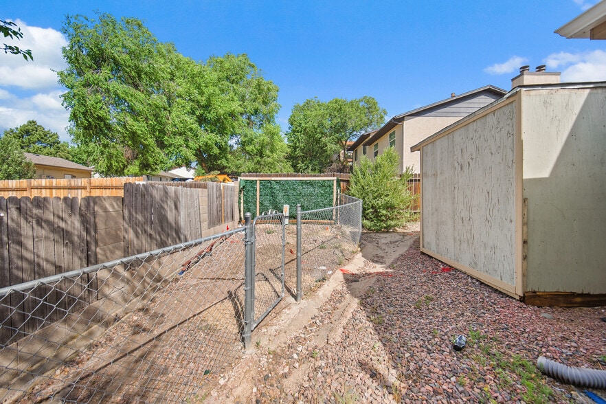 East Colorado Portfolio portfolio of 5 properties for sale on LoopNet.ca - Building Photo - Image 3 of 61