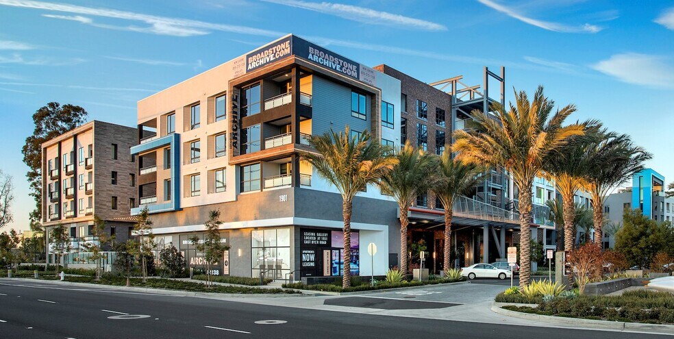 1951 E Dyer Rd, Santa Ana, CA à louer - Photo du bâtiment - Image 3 de 6