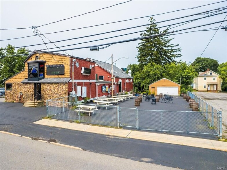 1692 Bennett St, Utica, NY for sale - Building Photo - Image 2 of 21